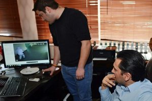&Ccedil;aldığı laptopu getirirse 100 bin TL alacak