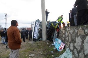 Halk otob&uuml;s&uuml; şarampole yuvarlandı: 5 yaralı