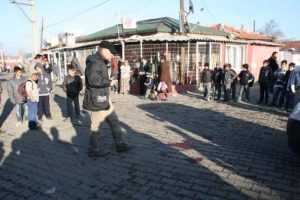 Sokak ortasında canına kast ettiler