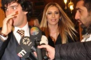 Arda Turan ile Sinem Kobal nişanlandı!