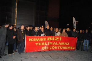 Bursa'da TMMOB i&ccedil;in meşaleli n&ouml;bet