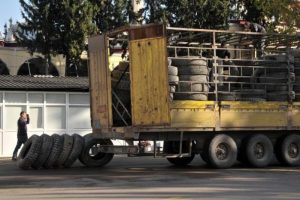 Adana'da 288 adet ka&ccedil;ak kış lastiği ele ge&ccedil;irildi