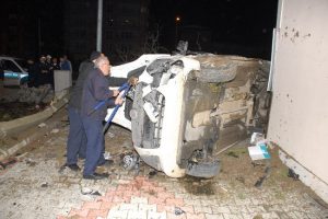 15 yaşındaki ehliyetsiz s&uuml;r&uuml;c&uuml; kaza yaptı