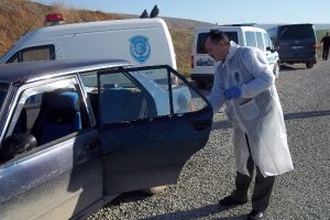 İki kafadar gezmek i&ccedil;in otomobil &ccedil;aldı