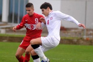 U16 yarım d&uuml;zine attı!