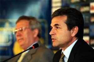 Fenerbah&ccedil;e'de Kocaman belirsizliği!