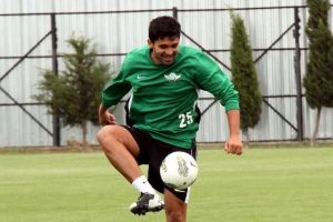 Akhisarspor iki oyuncu ile yollarını ayırdı
