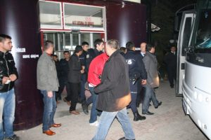Ak&uuml; hırsızları yakalandı