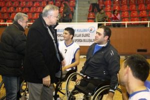 Tekerlekli sandalye basketbol takımına prim desteği