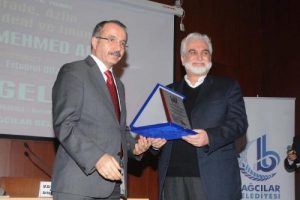 Mehmet Akif Ersoy &Uuml;st&uuml;n Hizmet &Ouml;d&uuml;l&uuml; Yazar D&uuml;zdağ'a