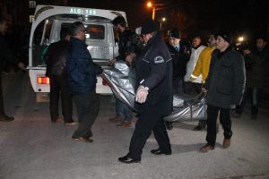 Anne ile kızına otomobil &ccedil;arptı