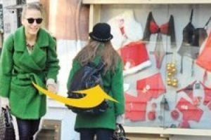 Serenay Sarıkaya'nın kıyafet d&uuml;şk&uuml;nl&uuml;ğ&uuml;