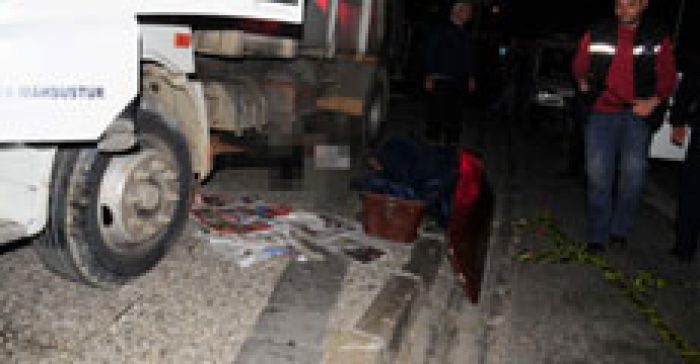'İkinci bahar' hayali &ccedil;&ouml;p kamyonunun altında kaldı