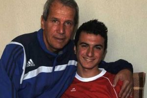 Gen&ccedil; futbolcuyu sakız &ouml;ld&uuml;r&uuml;yordu