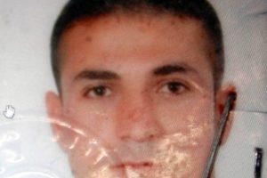 Yol kenarında erkek cesedi bulundu