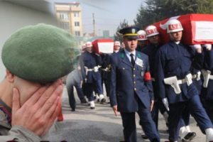 Şehit arkadaşları i&ccedil;in g&ouml;zyaşı d&ouml;kt&uuml;ler