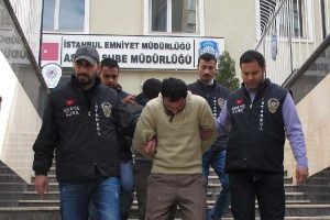 &Ccedil;aldıkları kasayı a&ccedil;amadan yakalandılar