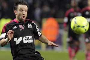 Valbuena Fener'i kime sordu?
