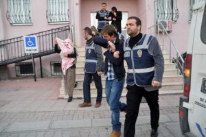 Adapazarı'nda 3 kadın altın hırsızlığından tutuklandı