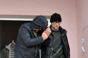 Yılbaşı kokainlerini polise yakalattı