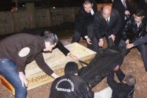 T&ouml;re kurbanı Hatice'nin cenazesini kadınlar kaldırdı