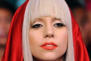 Lady Gaga kendi belgeselini &ccedil;ekiyor