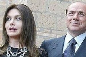 Berlusconi eski eşine ayda 4 milyon dolar nafaka &ouml;deyecek