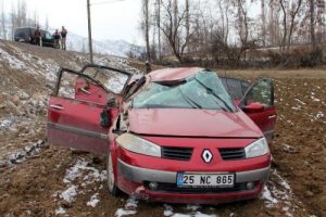 Cenaze yolunda kaza: 1 &ouml;l&uuml;, 5 yaralı