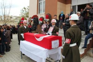 Menemenli şehit &ccedil;avuşa son g&ouml;rev