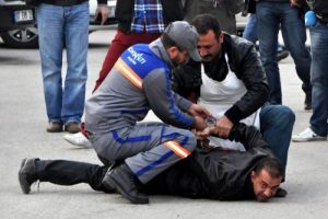 Polis kılıktan kılığa girecek