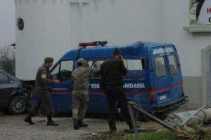Jandarma minib&uuml;s&uuml; kaza yaptı