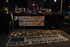 Uludere'de &ouml;lenler 34 mumla anıldı