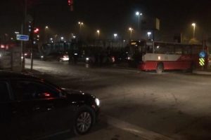 Belediye otob&uuml;s&uuml; ile halk otob&uuml;s&uuml; &ccedil;arpıştı : 6 yaralı