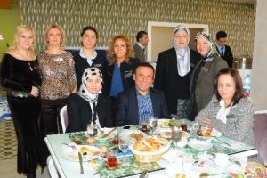Gen&ccedil;, hemşireler ile bir araya geldi