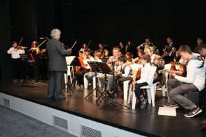 Gen&ccedil; m&uuml;zisyenlerden yeni yıl konseri