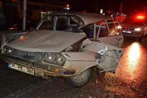Kaza yaptığı aracı bırakıp ka&ccedil;tı