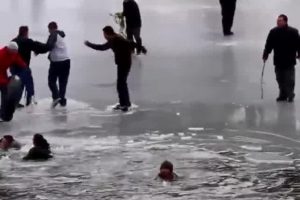 Buz tutmuş g&ouml;lde can pazarı