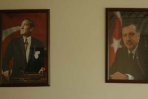 AKP'deki bu fotoğraf &ccedil;ok konuşulacak