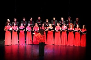 Nil&uuml;fer'in &ouml;d&uuml;ll&uuml; korosundan muhteşem konser