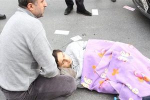 Motosikletli &ccedil;ocuk &ouml;l&uuml;mden d&ouml;nd&uuml;