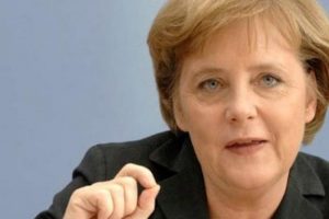 Merkel'den Almanlara 'zor g&uuml;nler' uyarısı