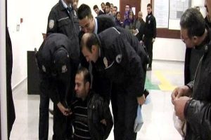 PTT şubesini soyan ş&uuml;pheliyi vatandaş yakaladı