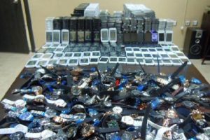 Ka&ccedil;ak cep telefonu ve saat operasyonu