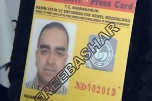 Gazeteciler Bashar Kadumi i&ccedil;in konsolosluk &ouml;n&uuml;nde toplandı