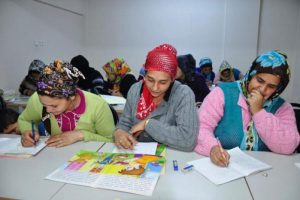 Roman kadınlara okuma yazma kursu