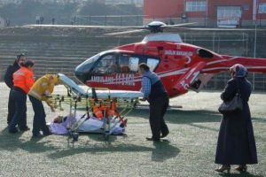 Ambulans helikopterle yaşama tutundu