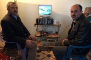Hırsızlıktan bıkan k&ouml;yl&uuml; kamerayla &ouml;nlem aldı