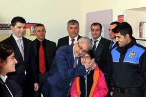 Şehitlerin anısına 8 k&uuml;t&uuml;phane