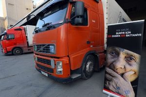 Suriye'ye 33 tırlık ilk konvoy