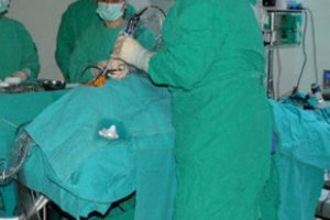 Karnından 5 kiloluk t&uuml;m&ouml;r &ccedil;ıktı